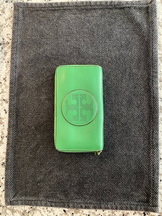 Tory Burch Handbags - Tory Burch Zipper Wallet